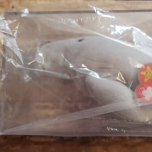 AUTHENTIC and MINT Manny Beanie Baby. Comes with Certificate of Authenticty and